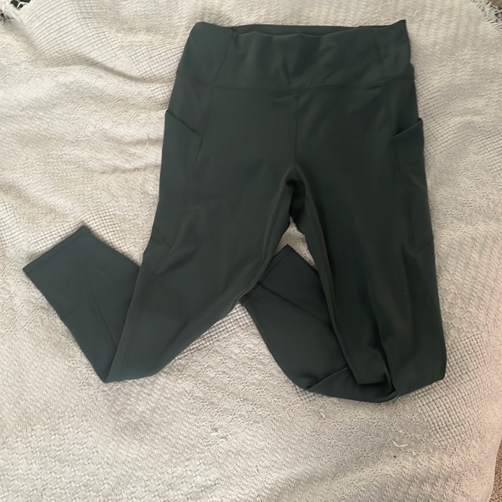 Fabletics limited color “everpine” 7/8 legging